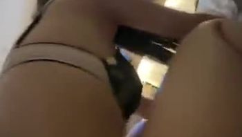和女大母狗放假之前偷情一下