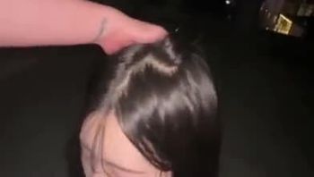 露脸才是王道，酒吧里偶遇的反差骚货，骚逼水很多