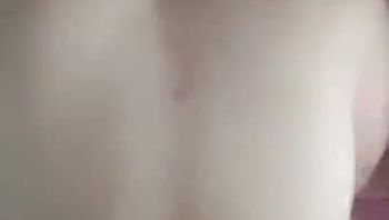 还是那个骚货人妻，骚话连篇，最后有喷水片段