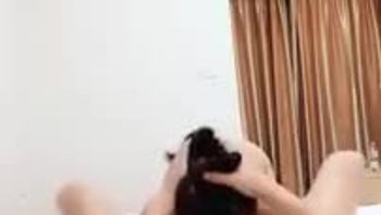 深喉口射，浓精直接射进喉咙！