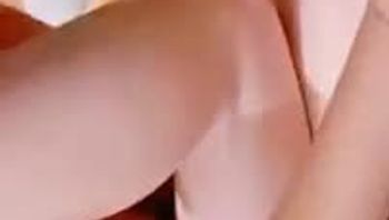 给妻子找很大的单男主动给妻子舔逼插入一瞬间妻子直接破防