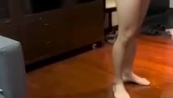 第一次3P老婆就对单男产生了爱意说被干的很爽!
