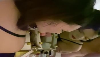 极品露脸少妇趴在镜子前被干