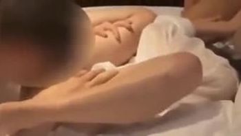 重度淫妻群p娇妻在别的男人胯下嘶吼