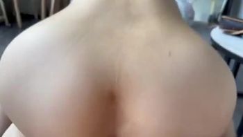 00后巨臀，一直健身，屁股真的软