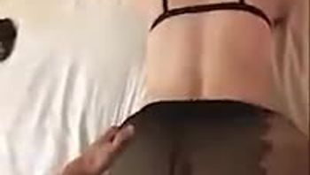 约炮极品女神，后入疯狂抽插（月妹看见解））