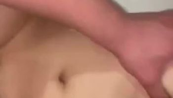 无套抽插巨乳微坦妹