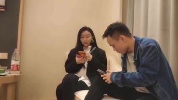 #偷拍探花喜欢健身的御姐喜欢健身好处真多就单单姿势都玩得来就是胸部不太丰满无所谓骚穴紧致才是爽点