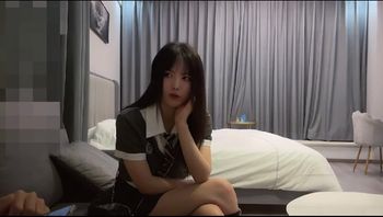 尹志平1 约炮高颜值长相清纯的学生妹 职业态度非常差 算是体验了一把00后整顿职场 口活不错干起来别有一番风味
