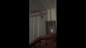 单男等不及人妻姨妈走就上门约操，骚货口含大肉棒上下起伏