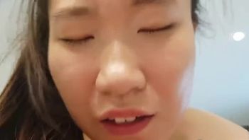 32岁少妇性爱自拍，白嫩大奶子，圆润坚挺后入水汪汪