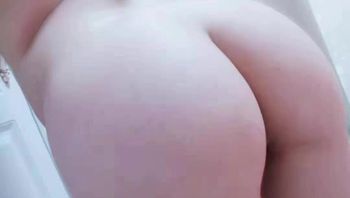 大屁股小少妇自己掰开让我插进去