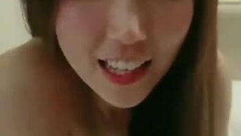 性感少妇白皙动人 老公常年不在家给了料友足够的机会