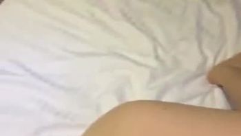 油光满面笑容可掬的少妇先吃鸡吧在尻屄