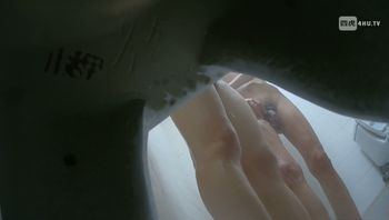 【原创】4K沉浸式偷拍双女主洗澡 新租客情侣 极品身材